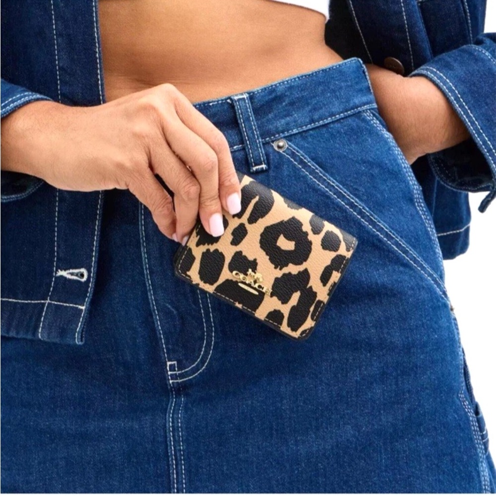 Coach Leopard Print Card Case Wallet with Gold Chain - Picture 3 of 7